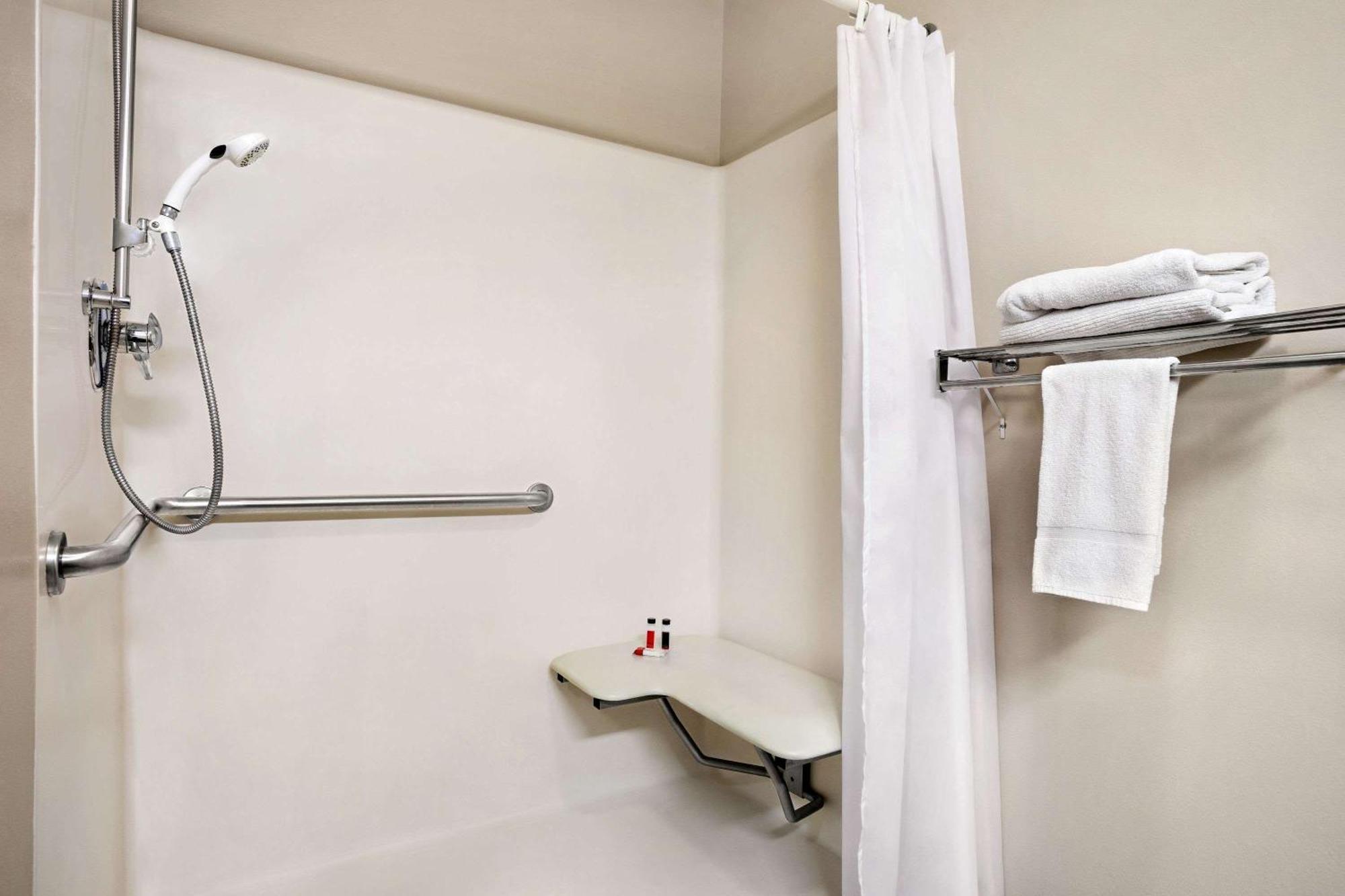 Queen Room - Mobility Access/Non-Smoking