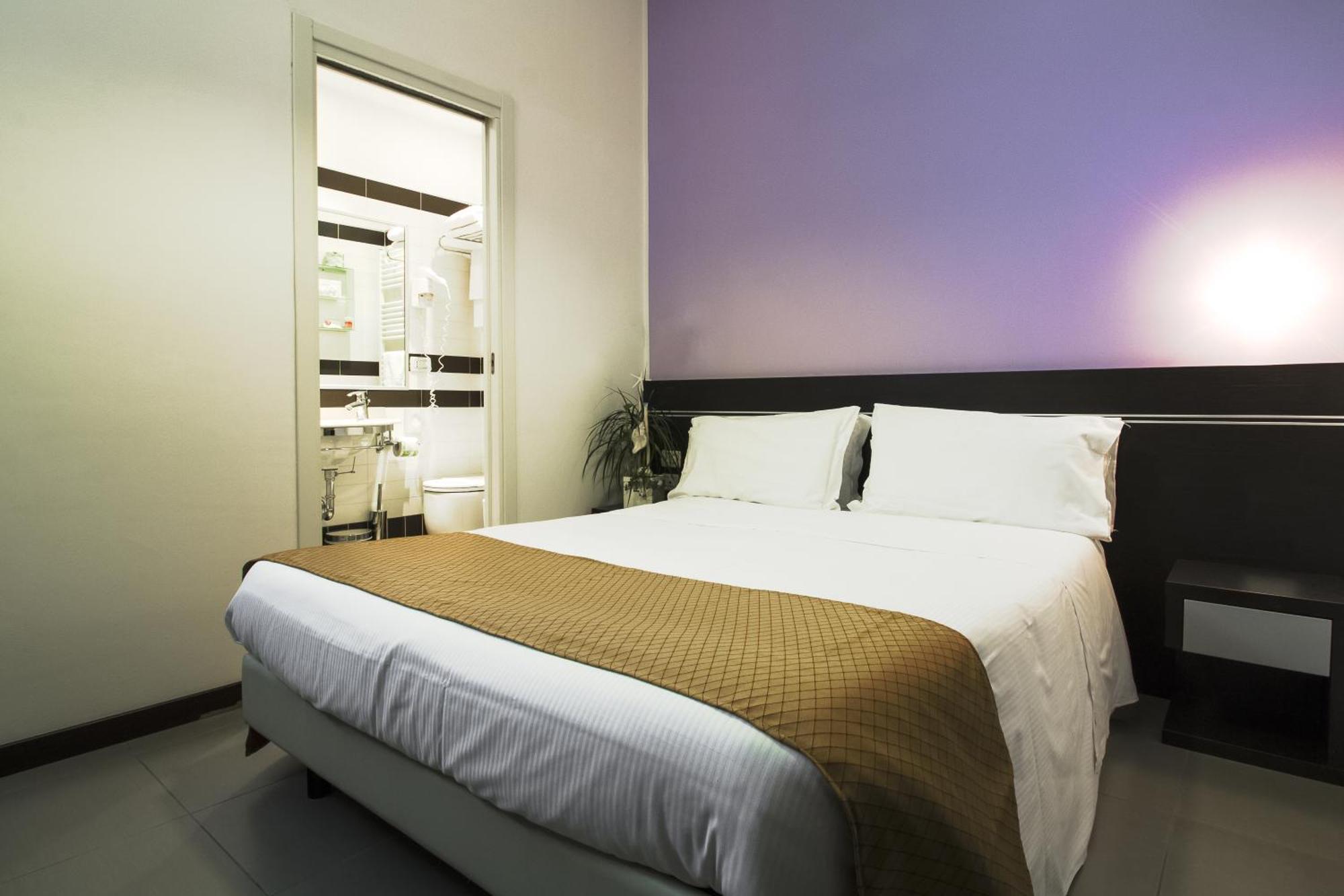 Classic Double or Twin Room Spa Access,1284434020:JPEG