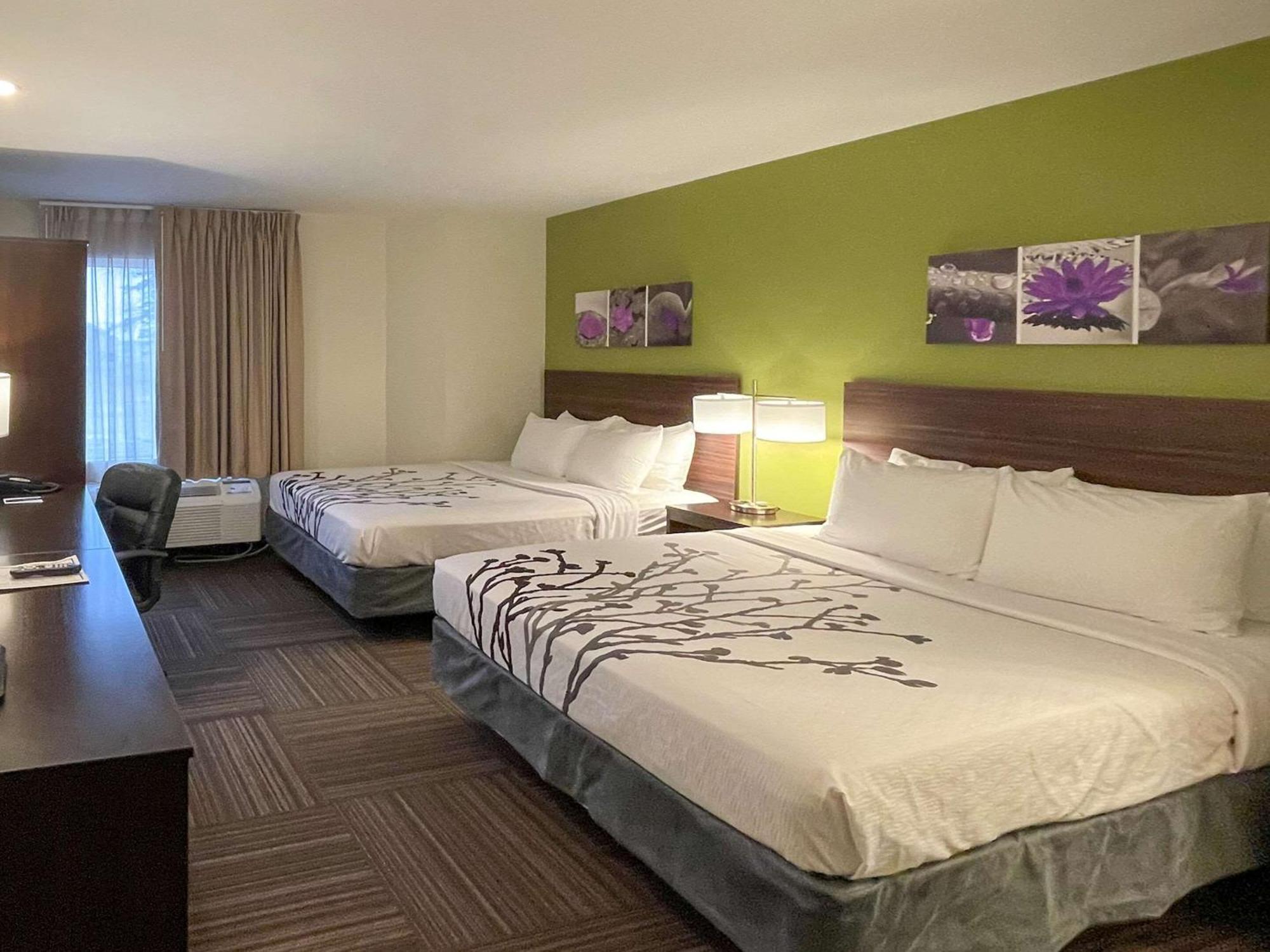 Queen Room with Two Queen Beds - Non-Smoking