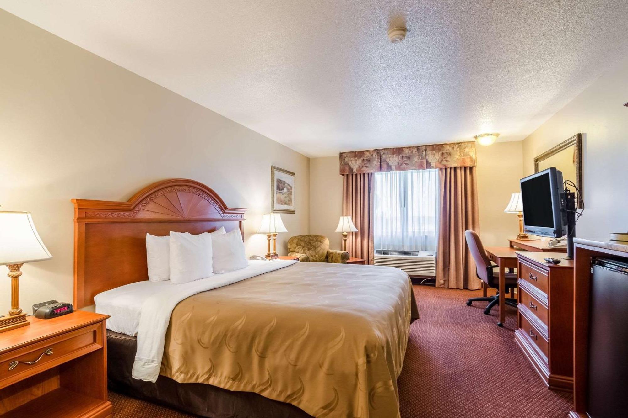 King Room Non Smoking or Interior Corridor