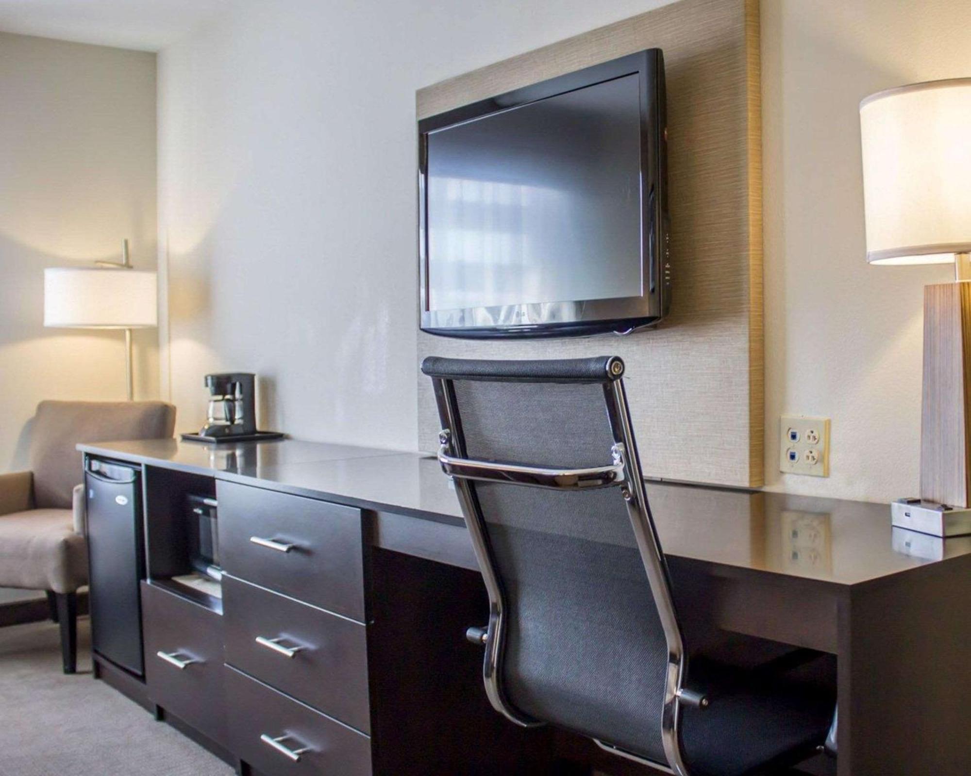 King Suite Accessible or Non-Smoking