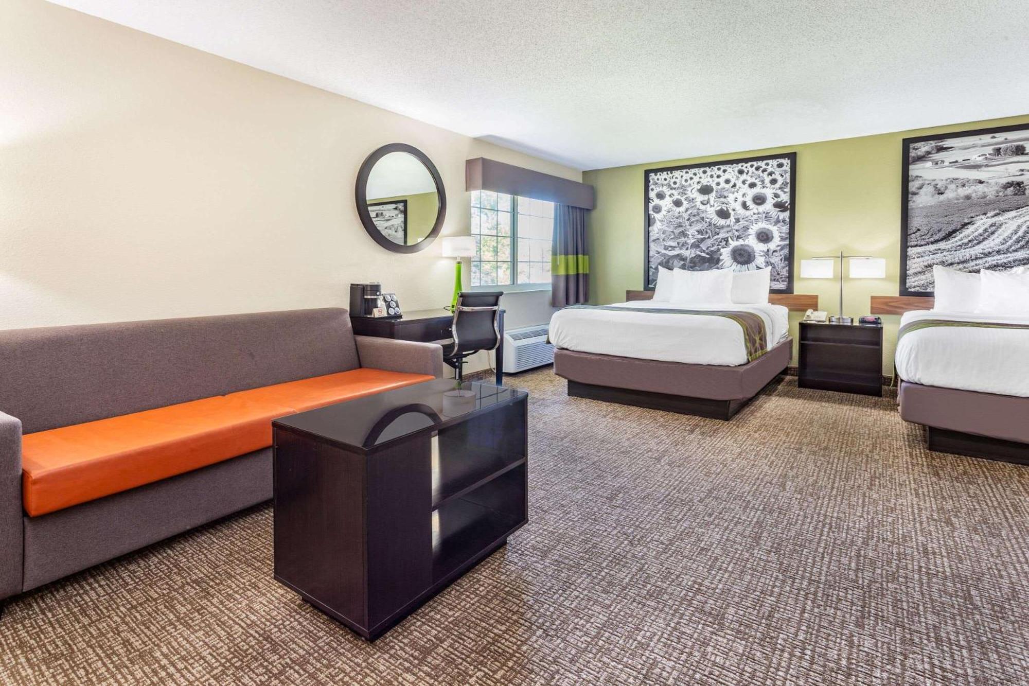 Deluxe Queen Suite Two Queen Beds Non-Smoking