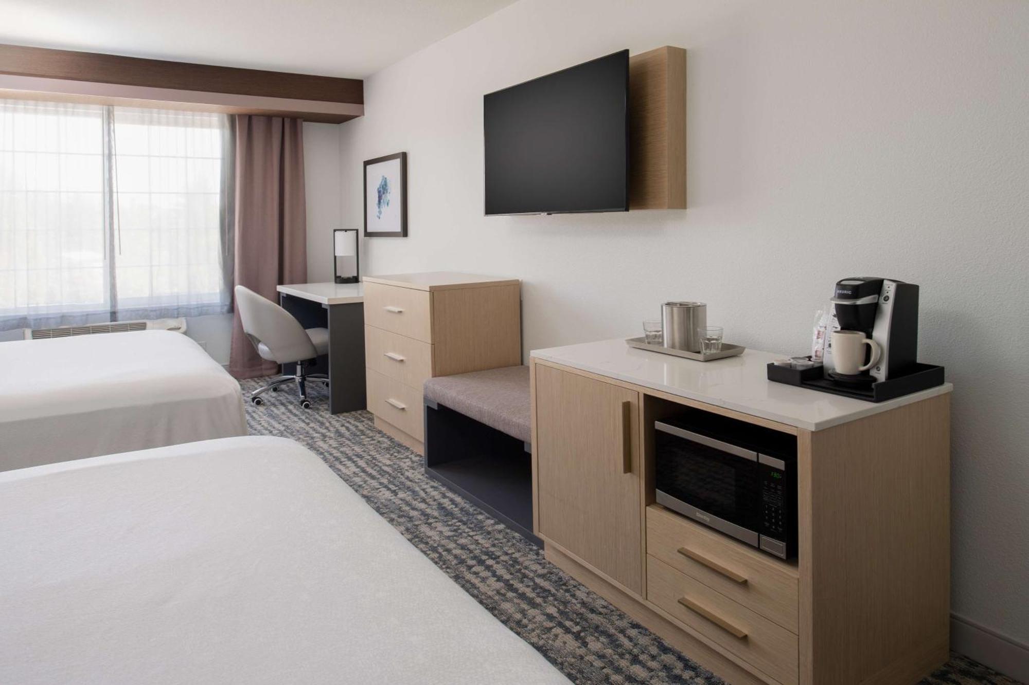 Queen Room Two Queen Beds Kitchenette