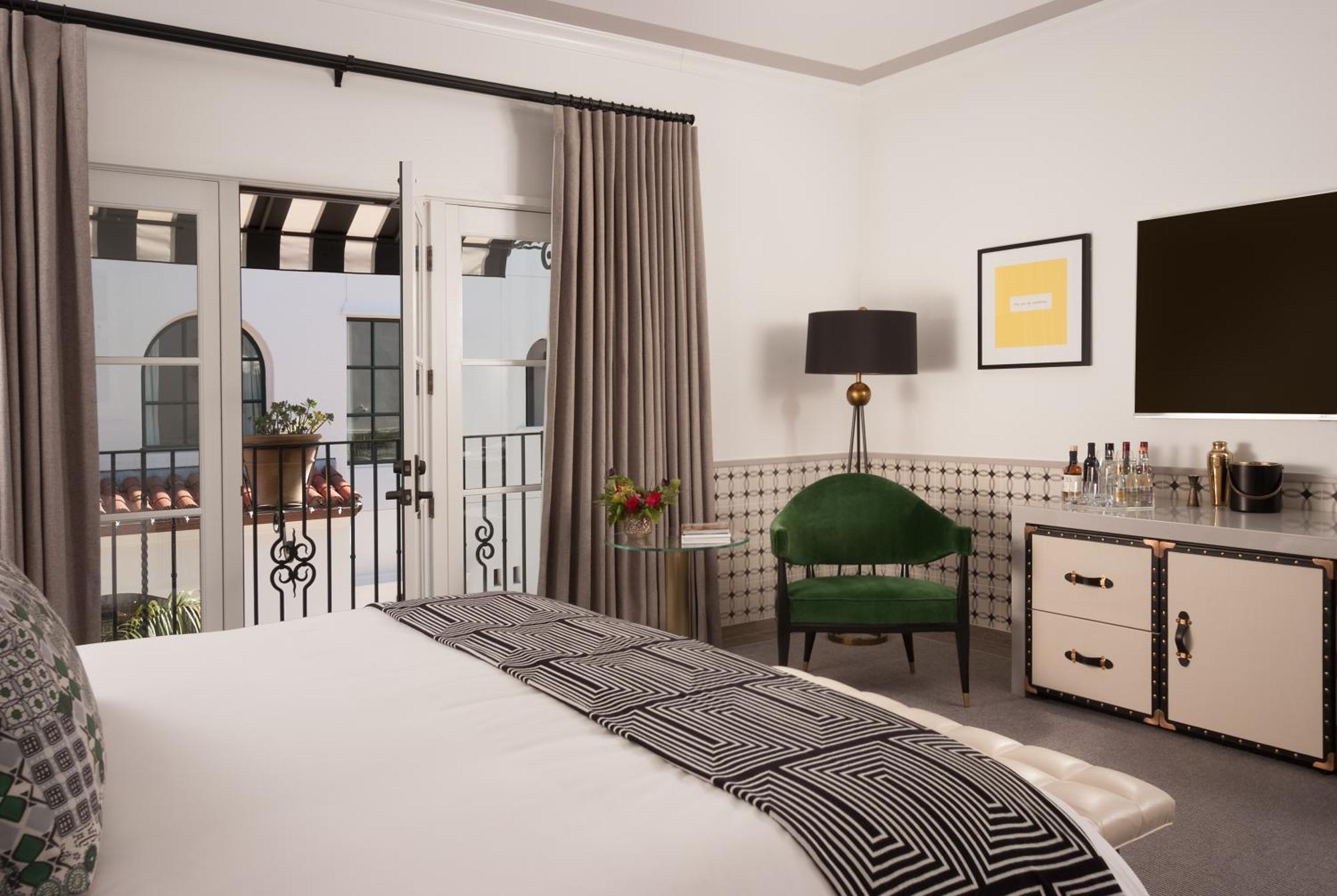 Superior King Room Accessible