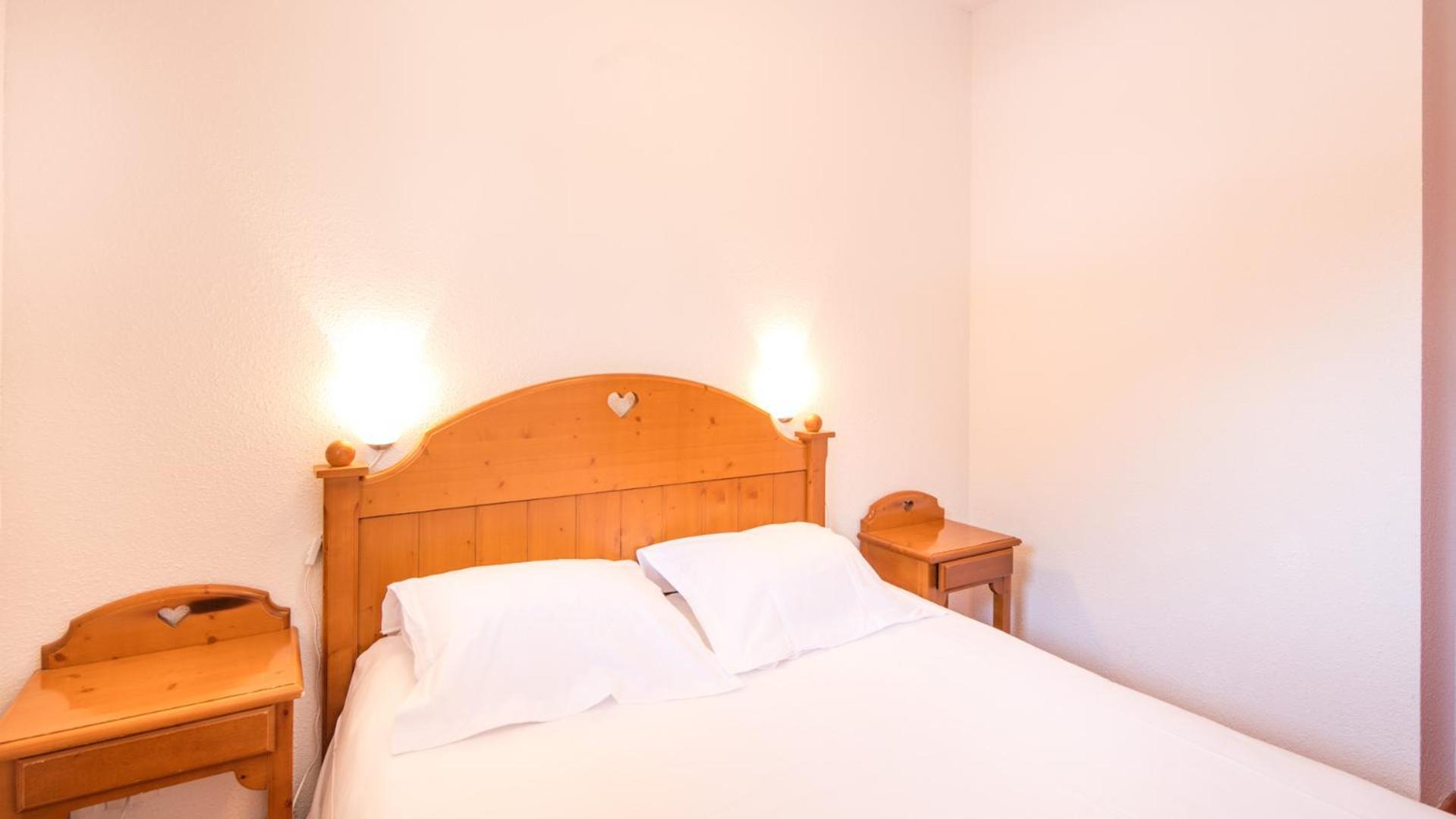 1 Bedroom Apartment sleeping area