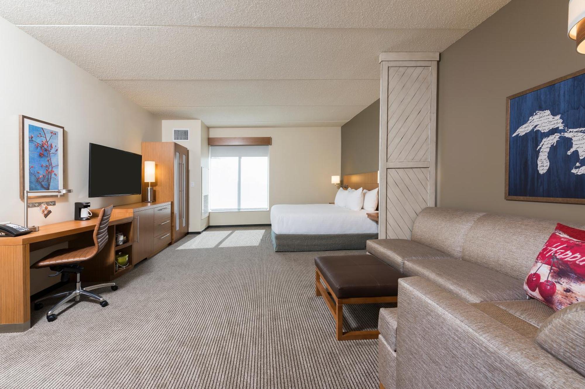 King Room Sofa Bed Accessible Tub