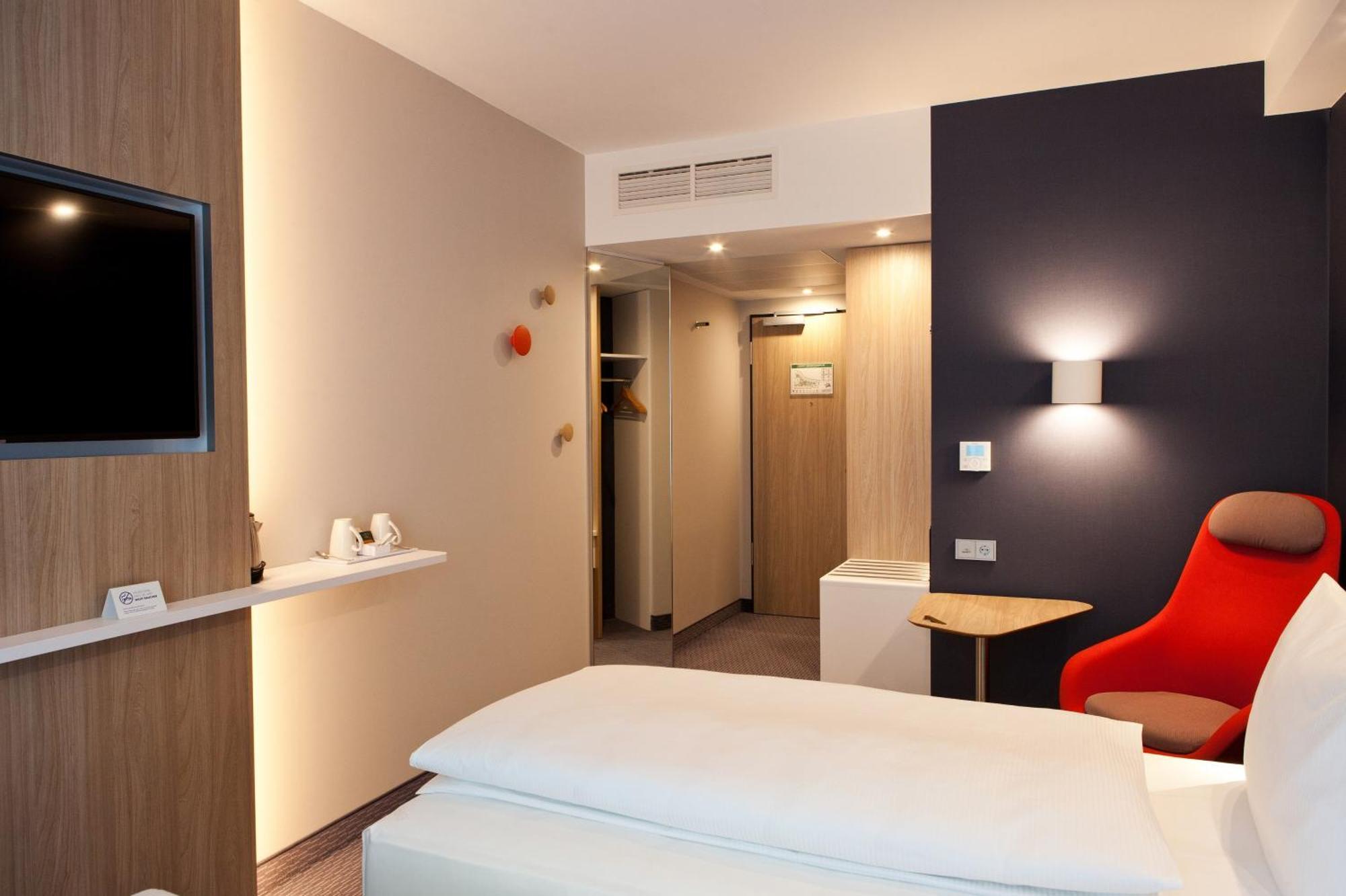 Standard Twin Room Two Twin Beds