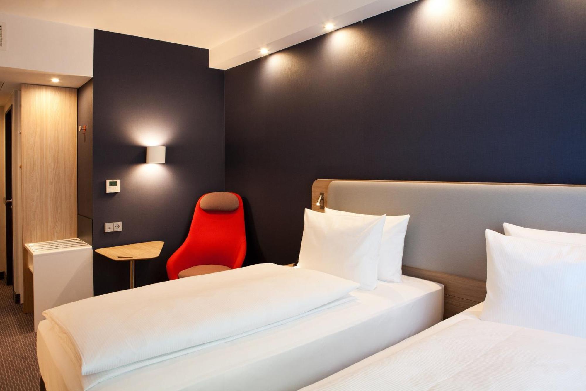 Standard Twin Room Two Twin Beds