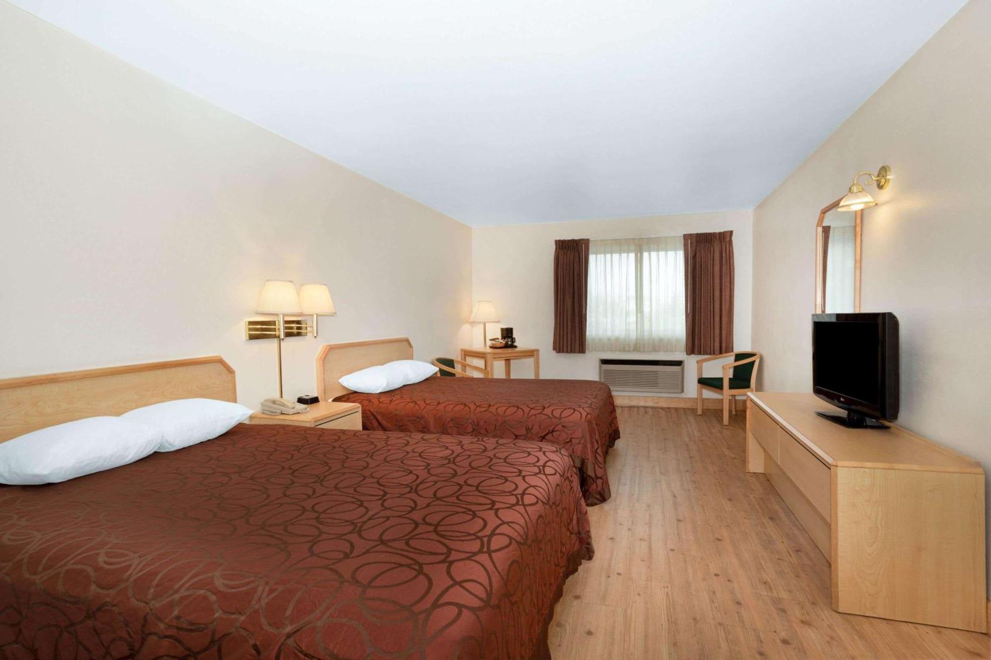 Queen Room Two Queen Beds Mobility Access or Non-Smoking