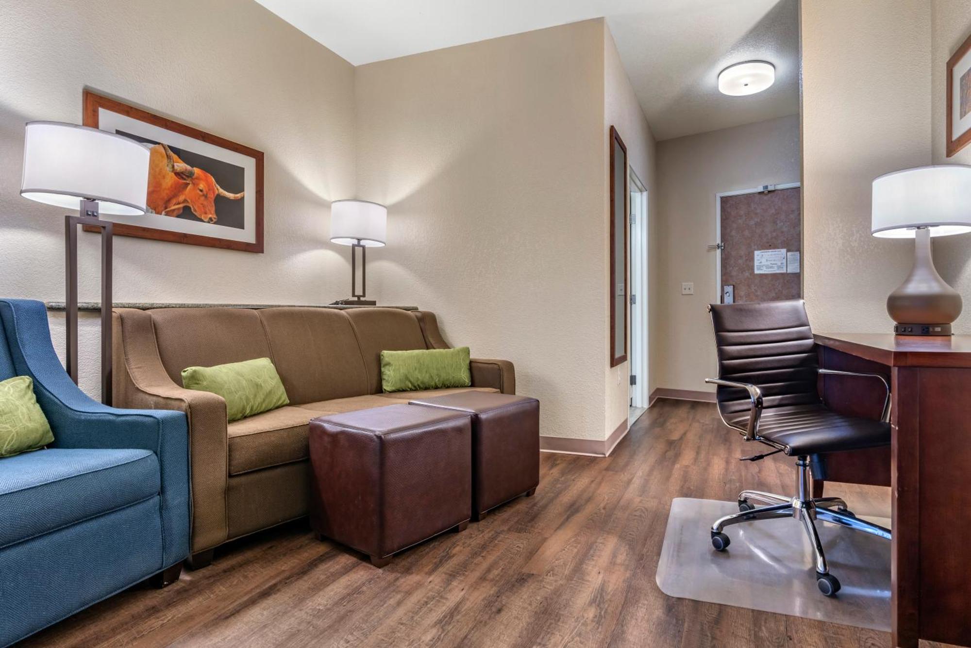 Suite - Non-Smoking/Pet Friendly