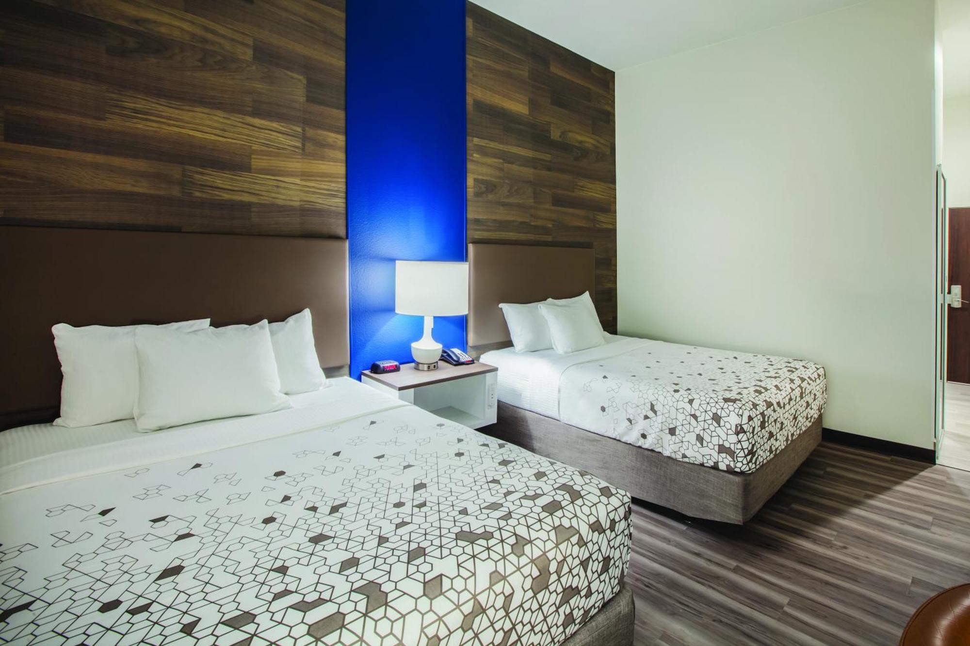 Queen Room Two Queen Beds Mobility or Hearing Access Non-Smoking