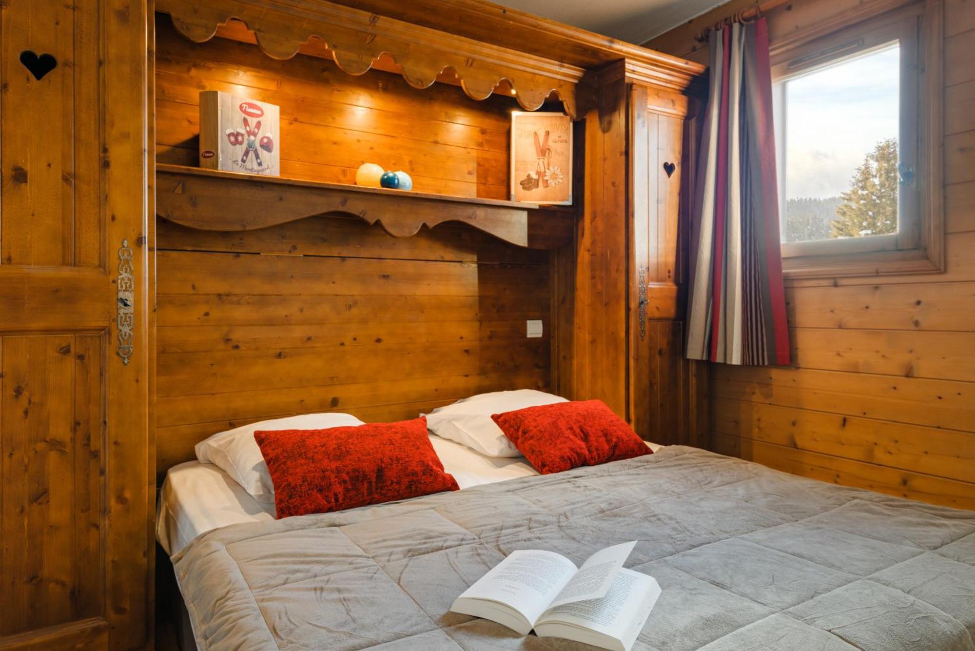 One-Bedroom Apartment Alcove