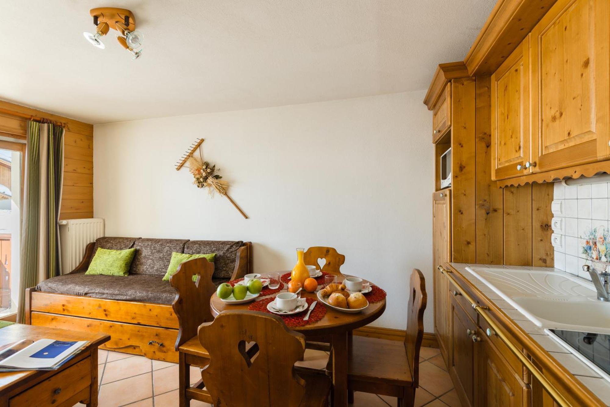 One-Bedroom Apartment Alcove