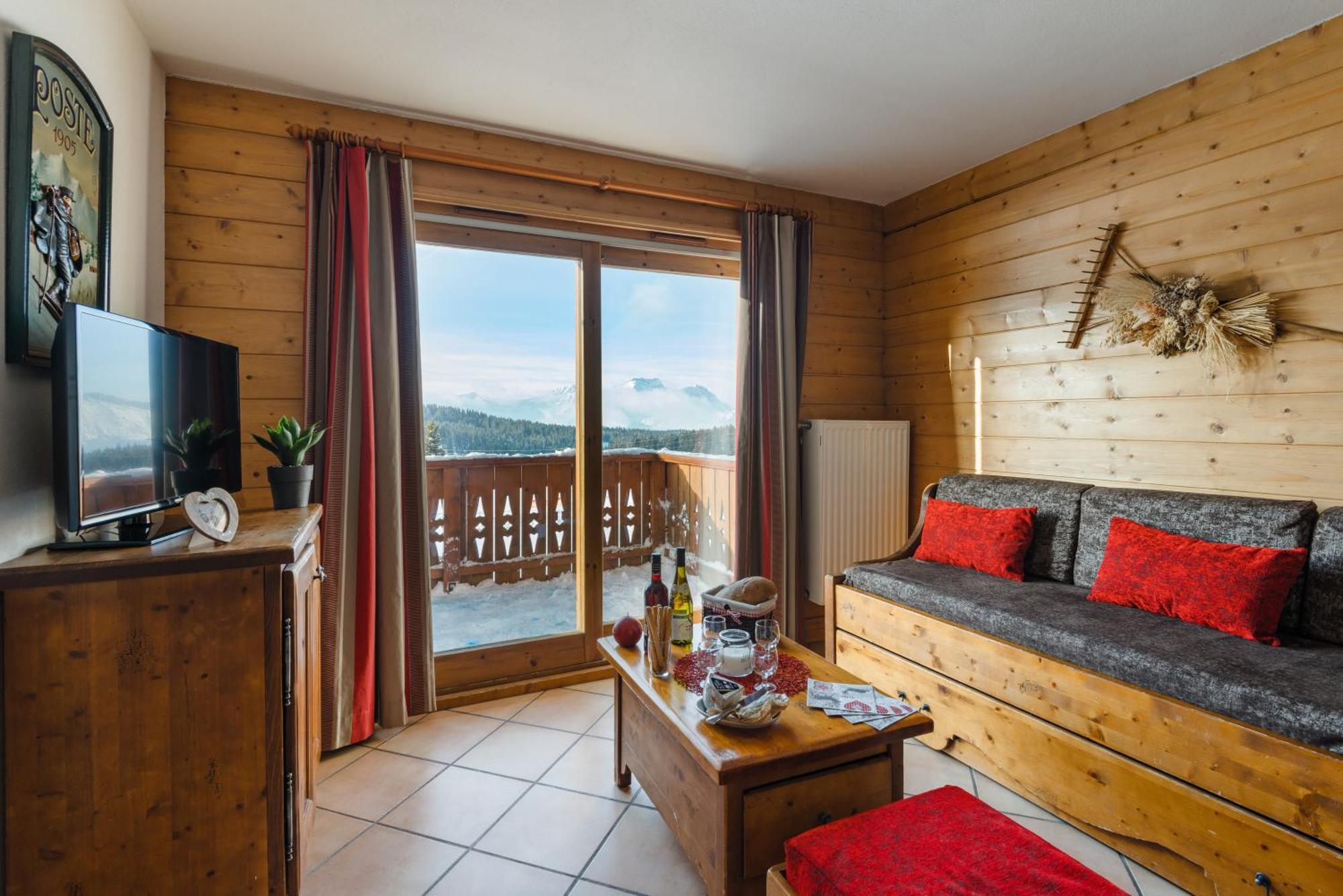 One-Bedroom Apartment Alcove