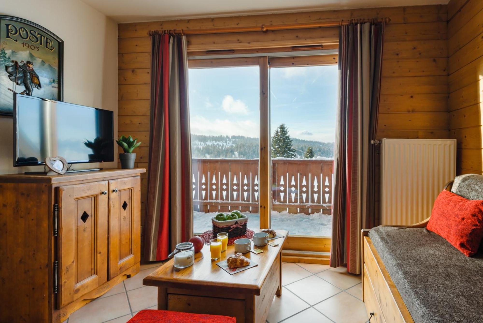 One-Bedroom Apartment Alcove