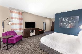 King Room Roll Shower Mobility or Hearing Accessible Non-Smoking