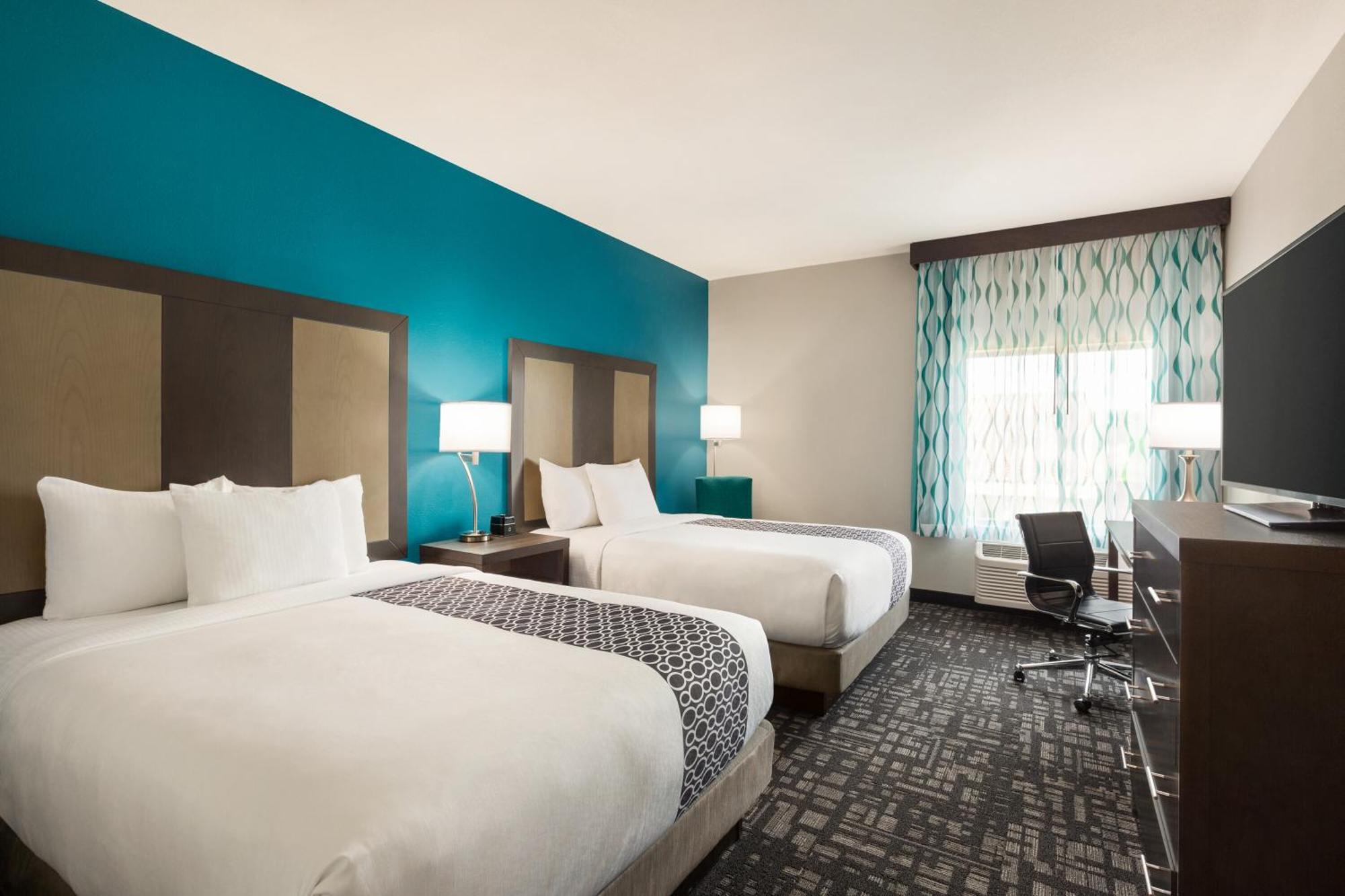 Queen Room Two Queen Beds Bath Tub Mobility Accessible or Non-Smoking,1285224430:JPEG