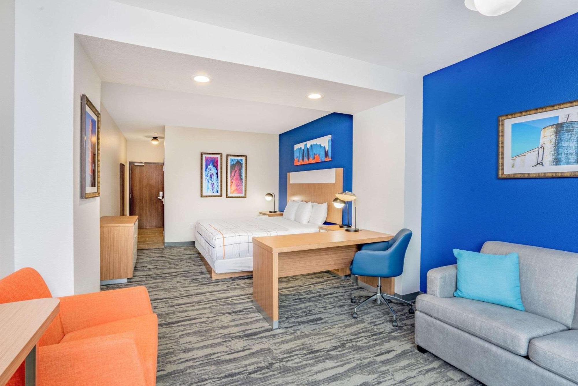 Deluxe King Room - Mobility Access/Non-Smoking