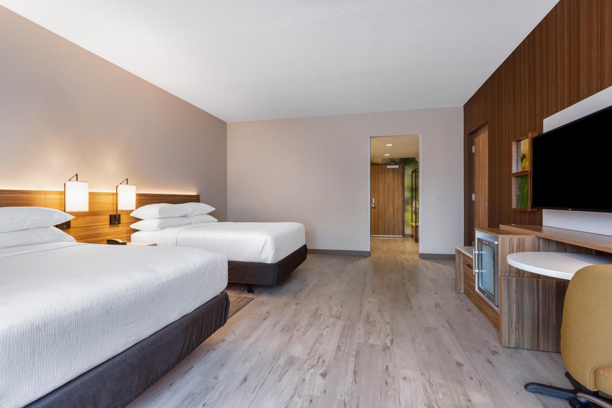 Queen Room with Two Queen Beds - Mobility Accessible (No Resort Fee)