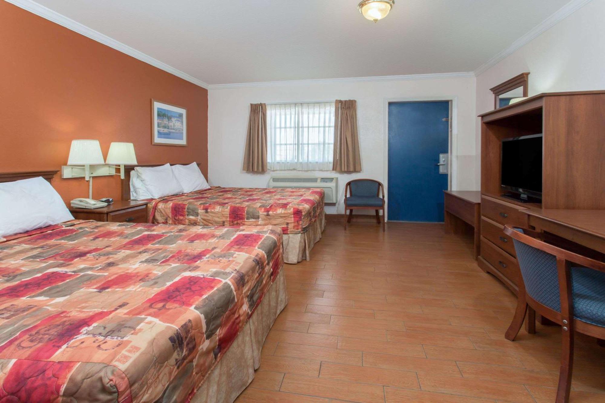 Queen Room with Two Queen Beds - Disability Access/Non-Smoking