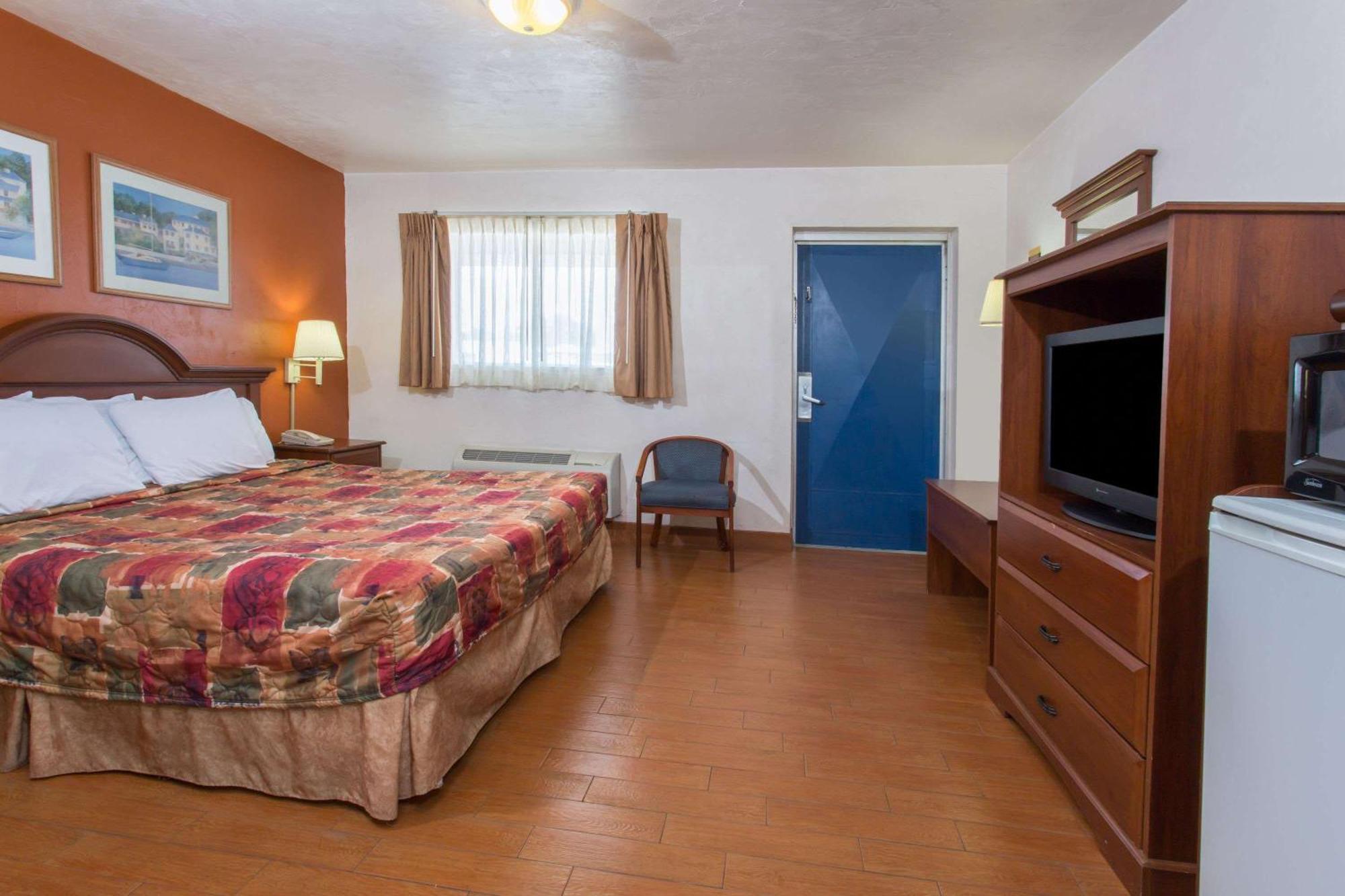 King Room - Non-Smoking