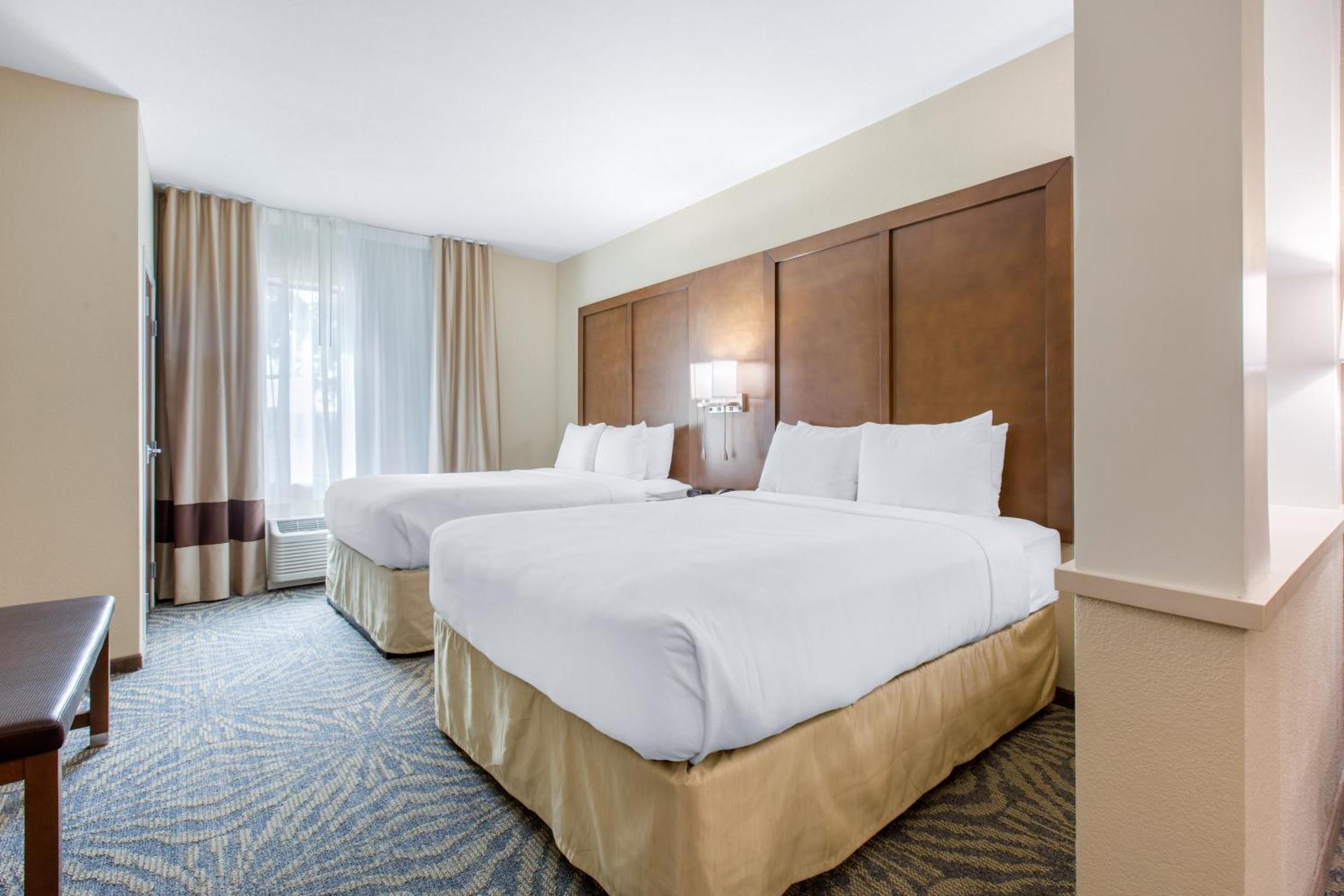 Queen Suite Two Queen Beds Non-Smoking