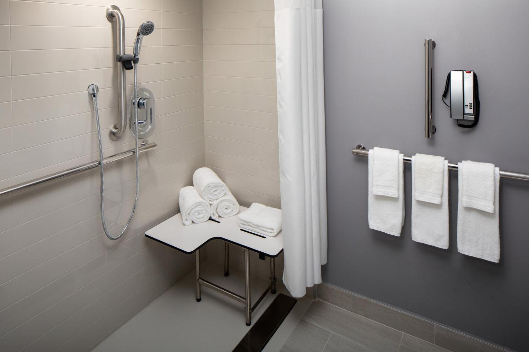 King Room with Roll-In Shower - Disability Access,1459238935:JPEG