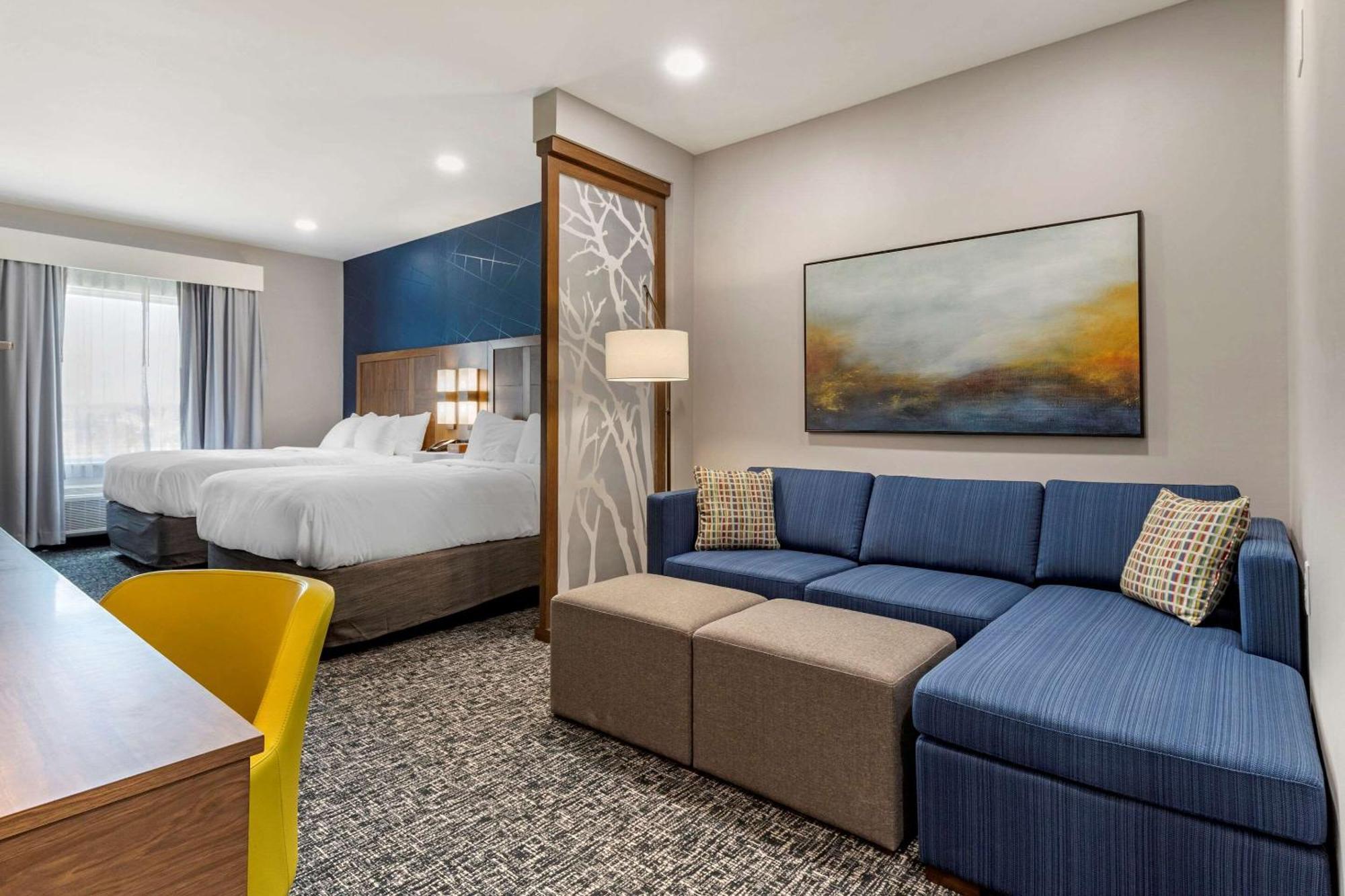 Queen Suite with Two Queen Beds - Non-Smoking