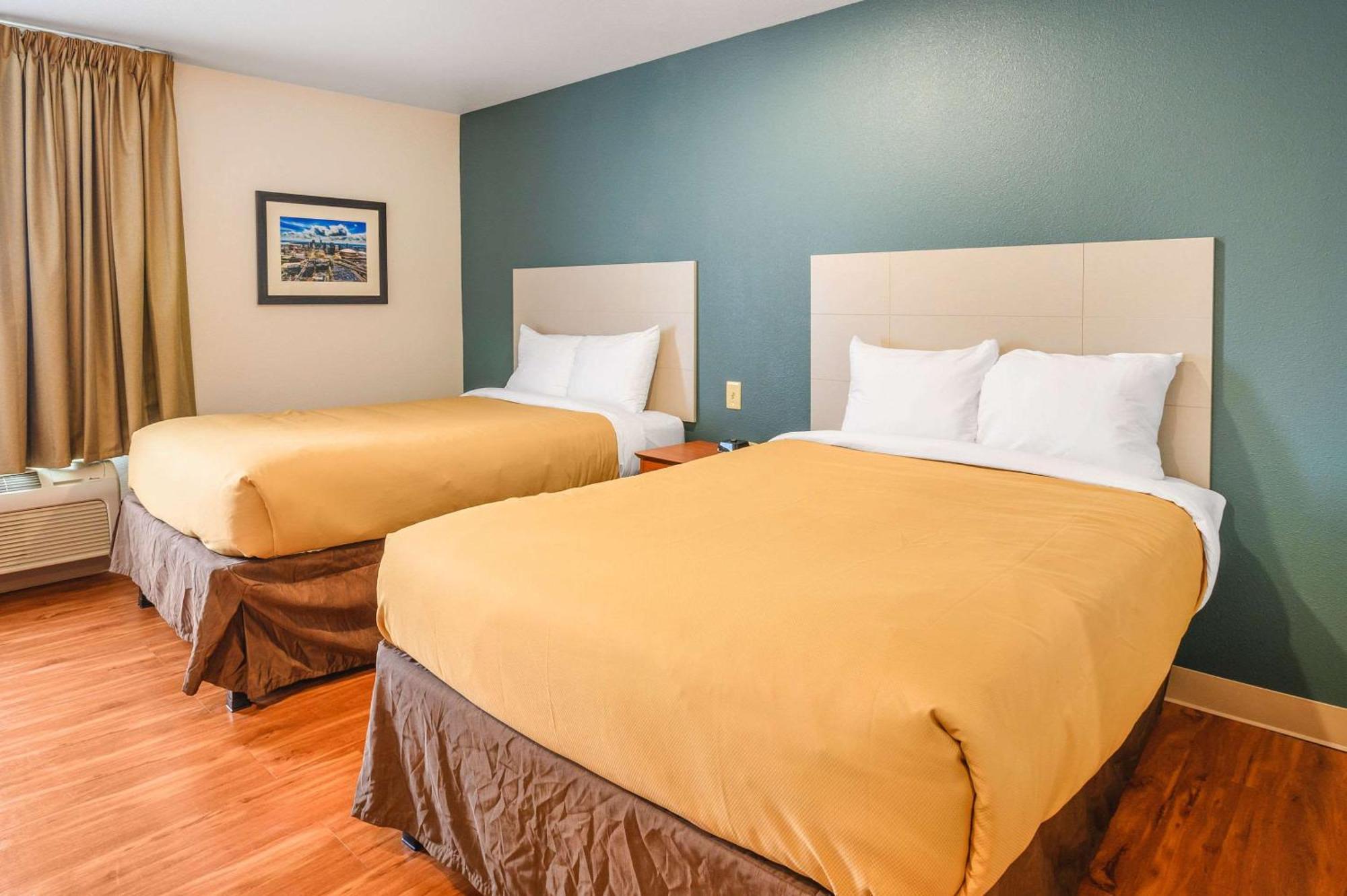Double Room with Two Double Beds - Accessible/Non-Smoking
