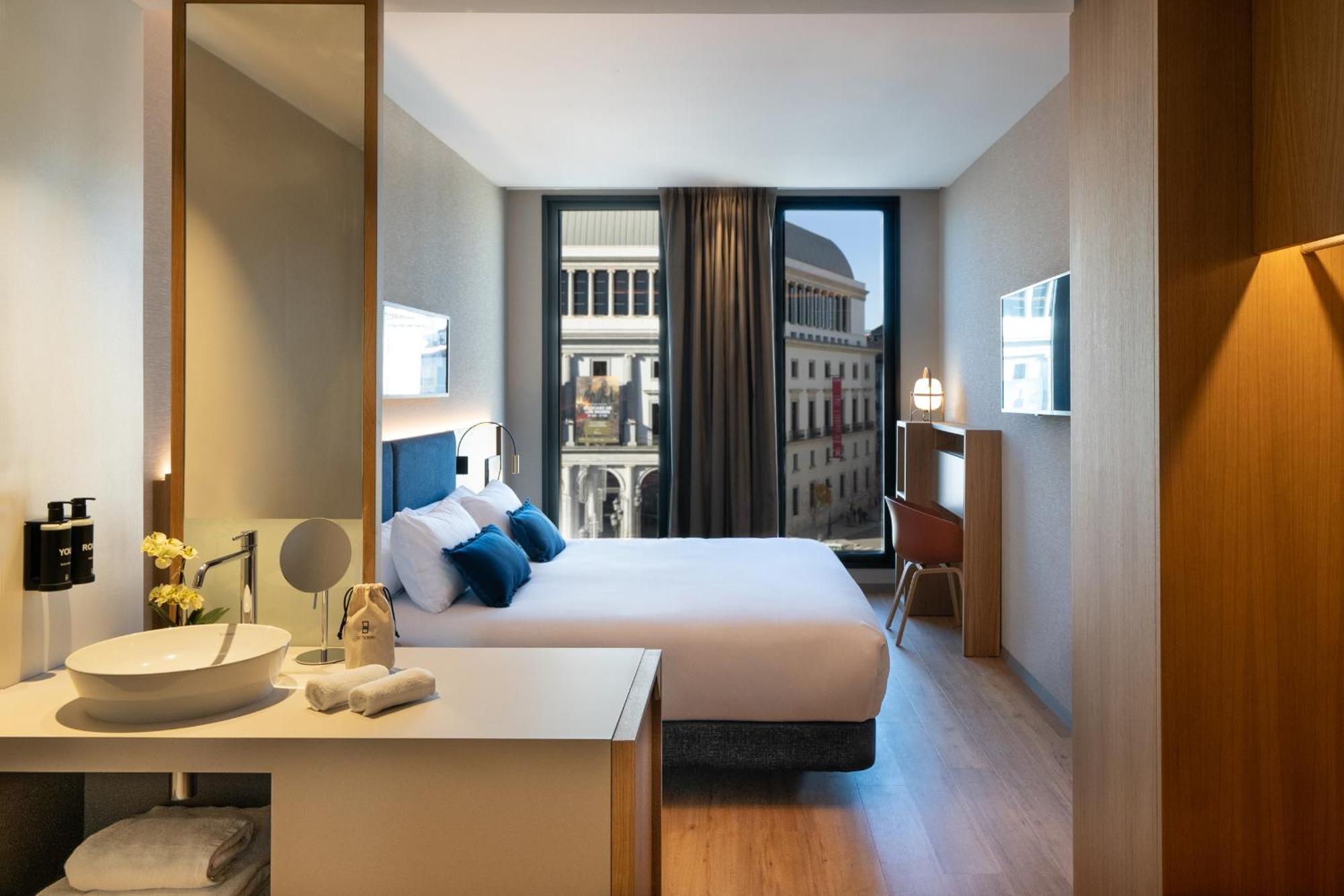 Deluxe Double Room Plaza View