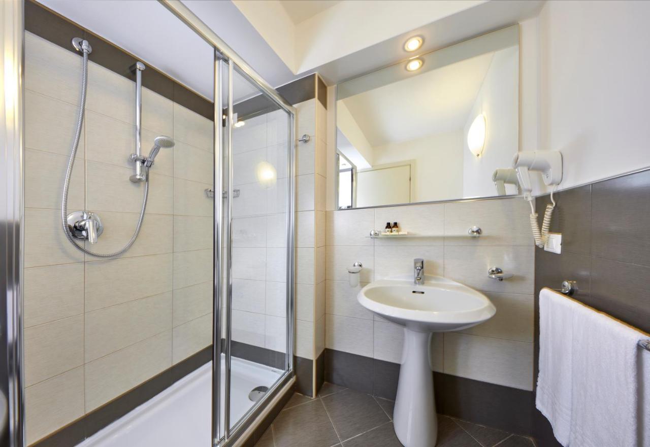 Superior Fitness Double or Twin Room Lake View,1589132700:JPEG