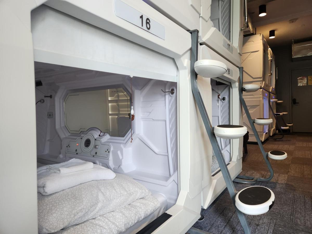 Single Bed Mixed Dormitory Room