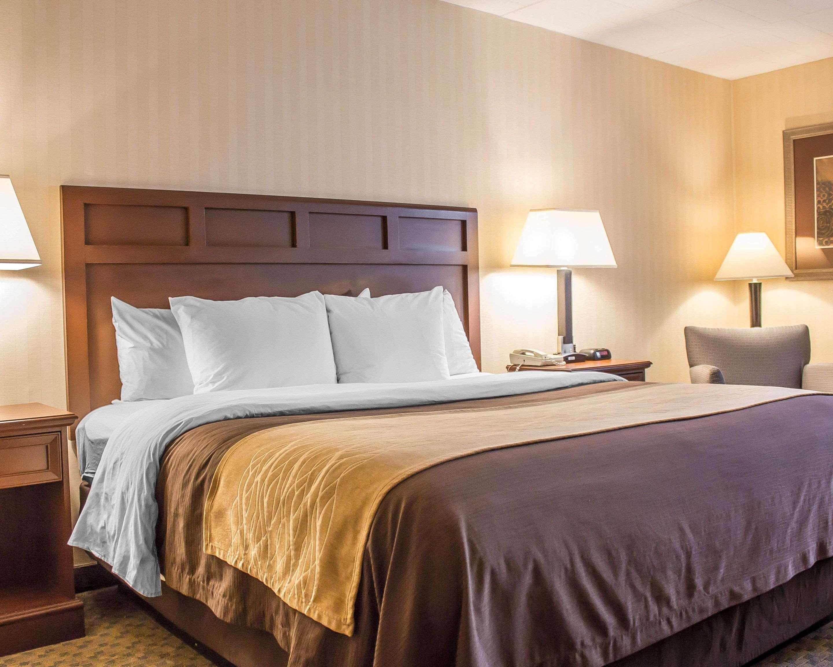 King Room with Roll-In Shower - Disability Access/Non Smoking