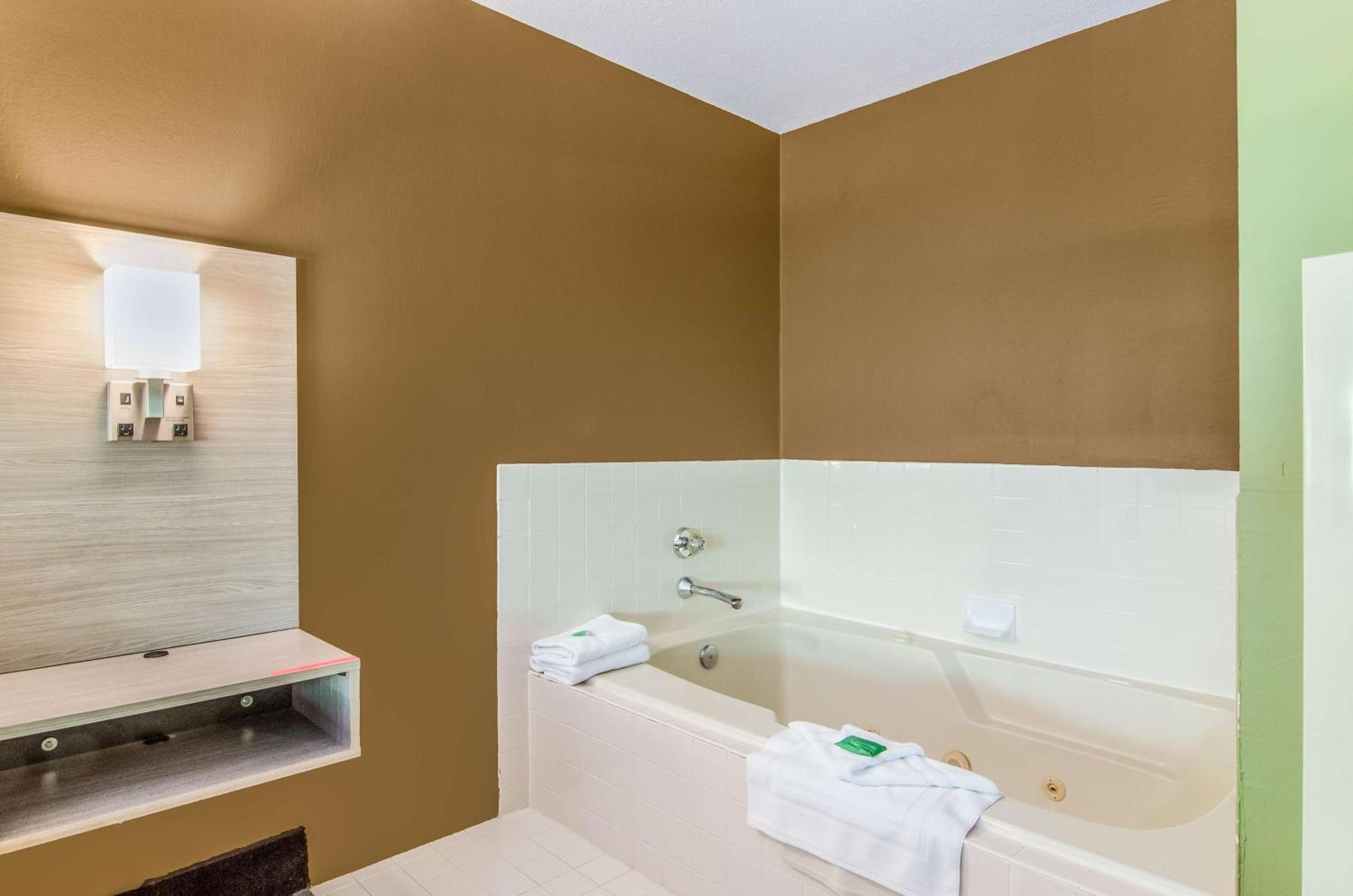 King Suite Spa Bath Non-Smoking
