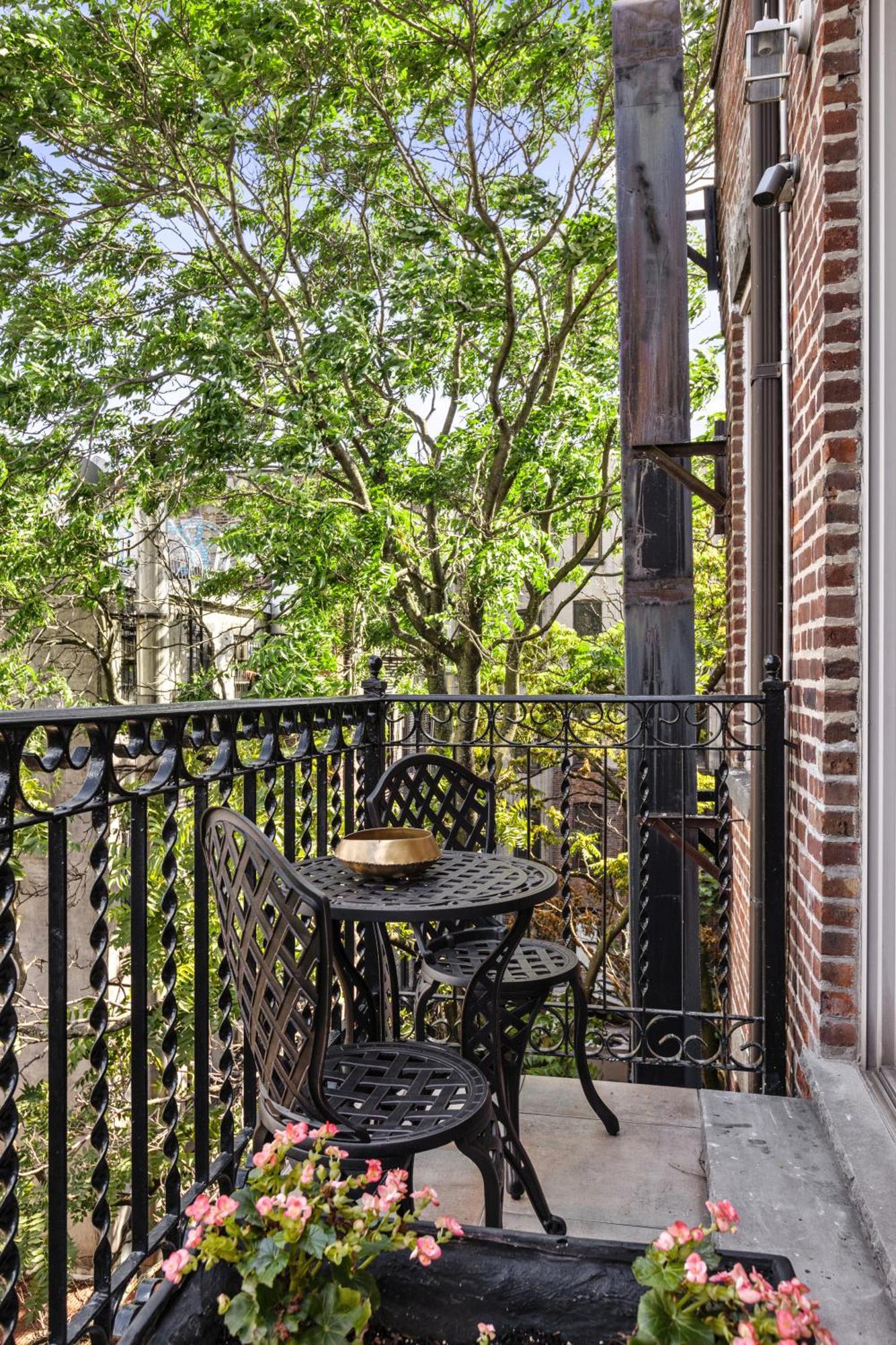 Pied a Terre Shared Balcony