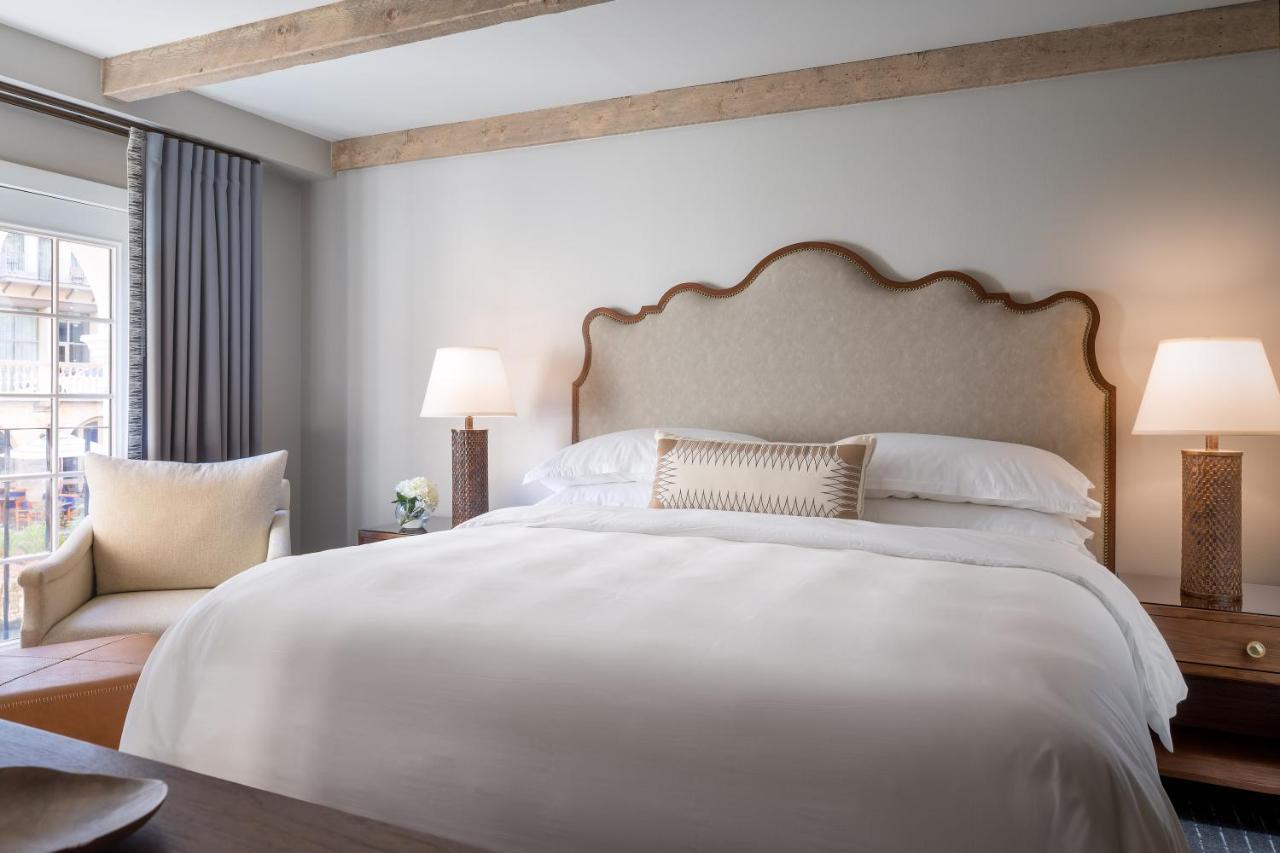 Premium Riverview Parlor Suite,1289379565:JPEG