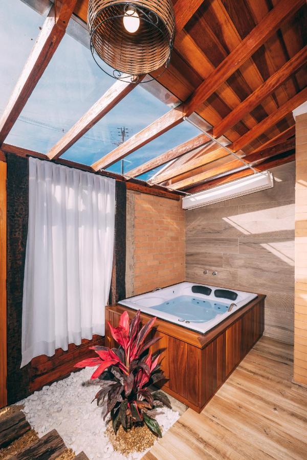 Deluxe Suite Spa Bath
