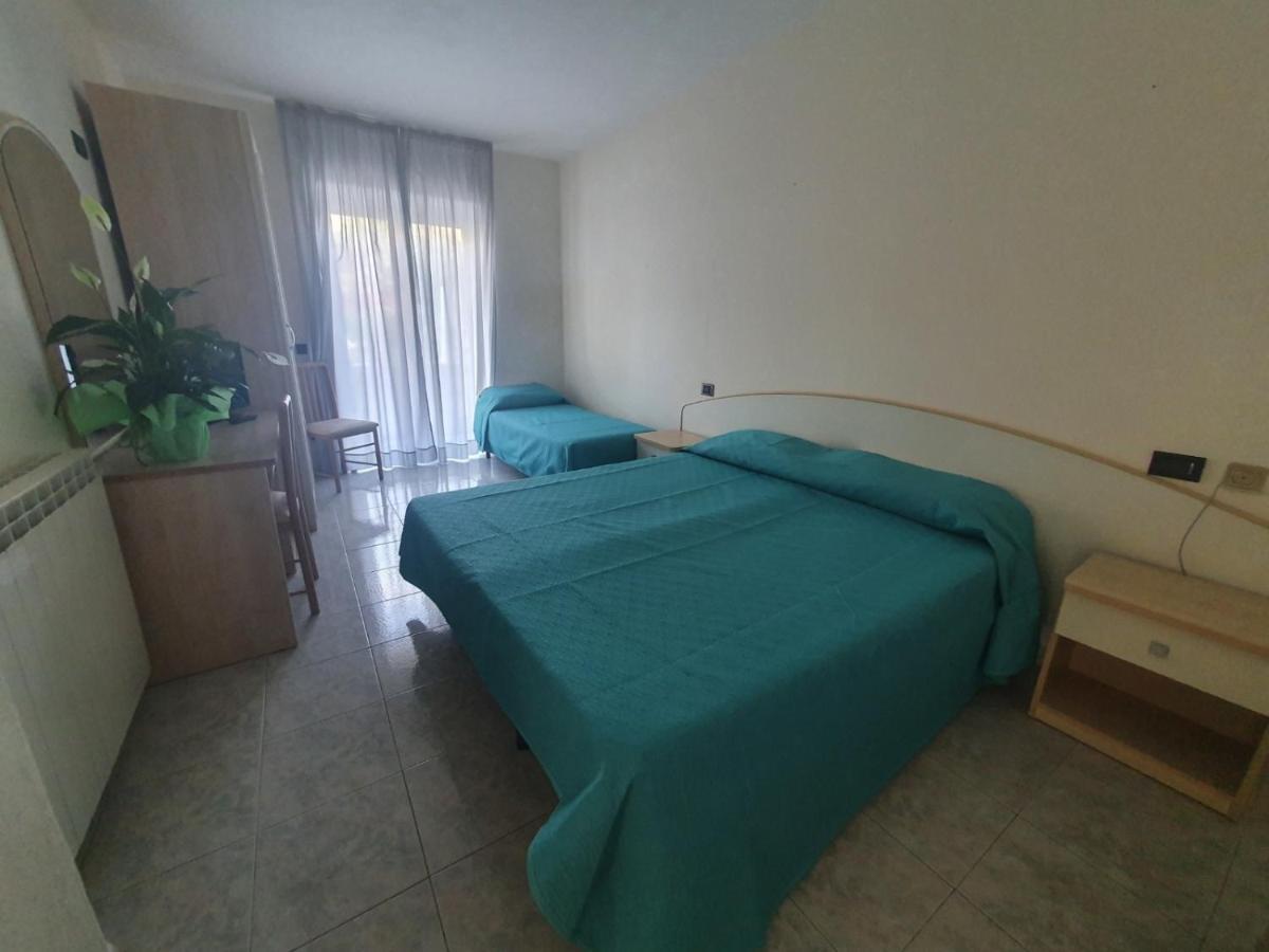 Triple Room,1292356639:JPEG