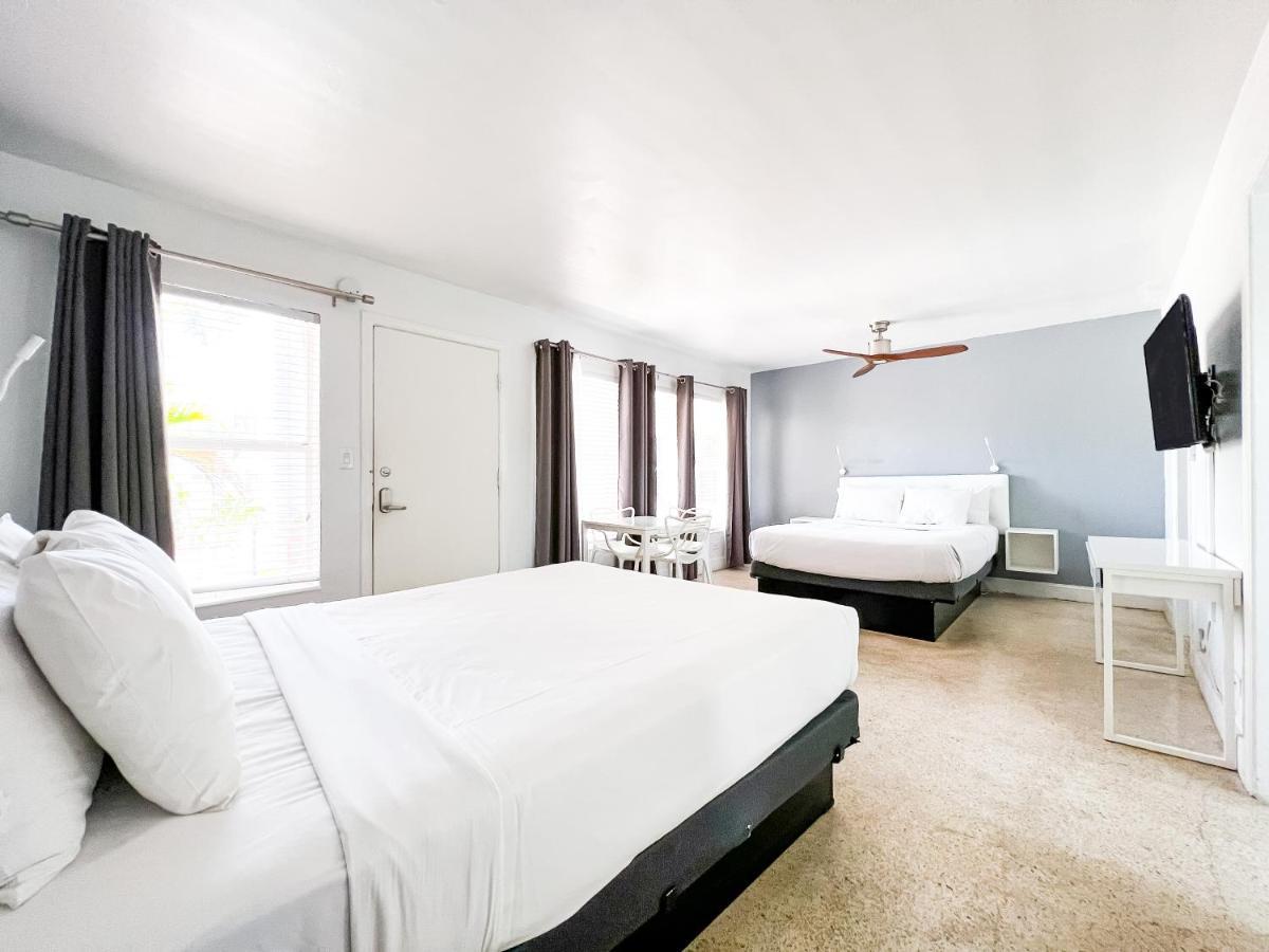Deluxe Studio Two Queen Beds