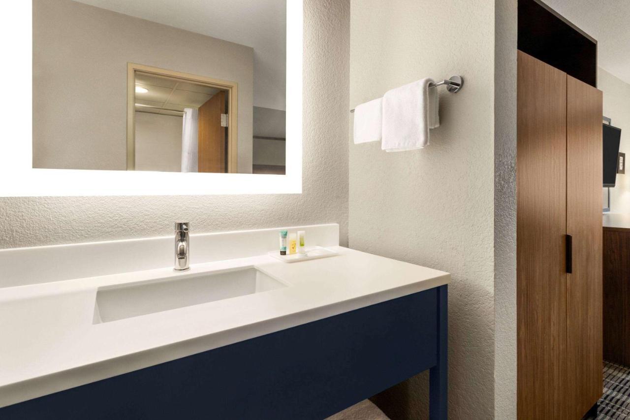 2 Queen Beds Exterior Room Non-Smoking