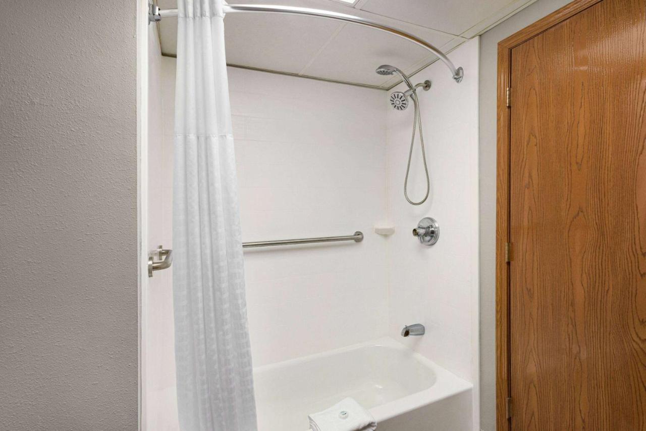 2 Queen Beds Exterior Room Non-Smoking