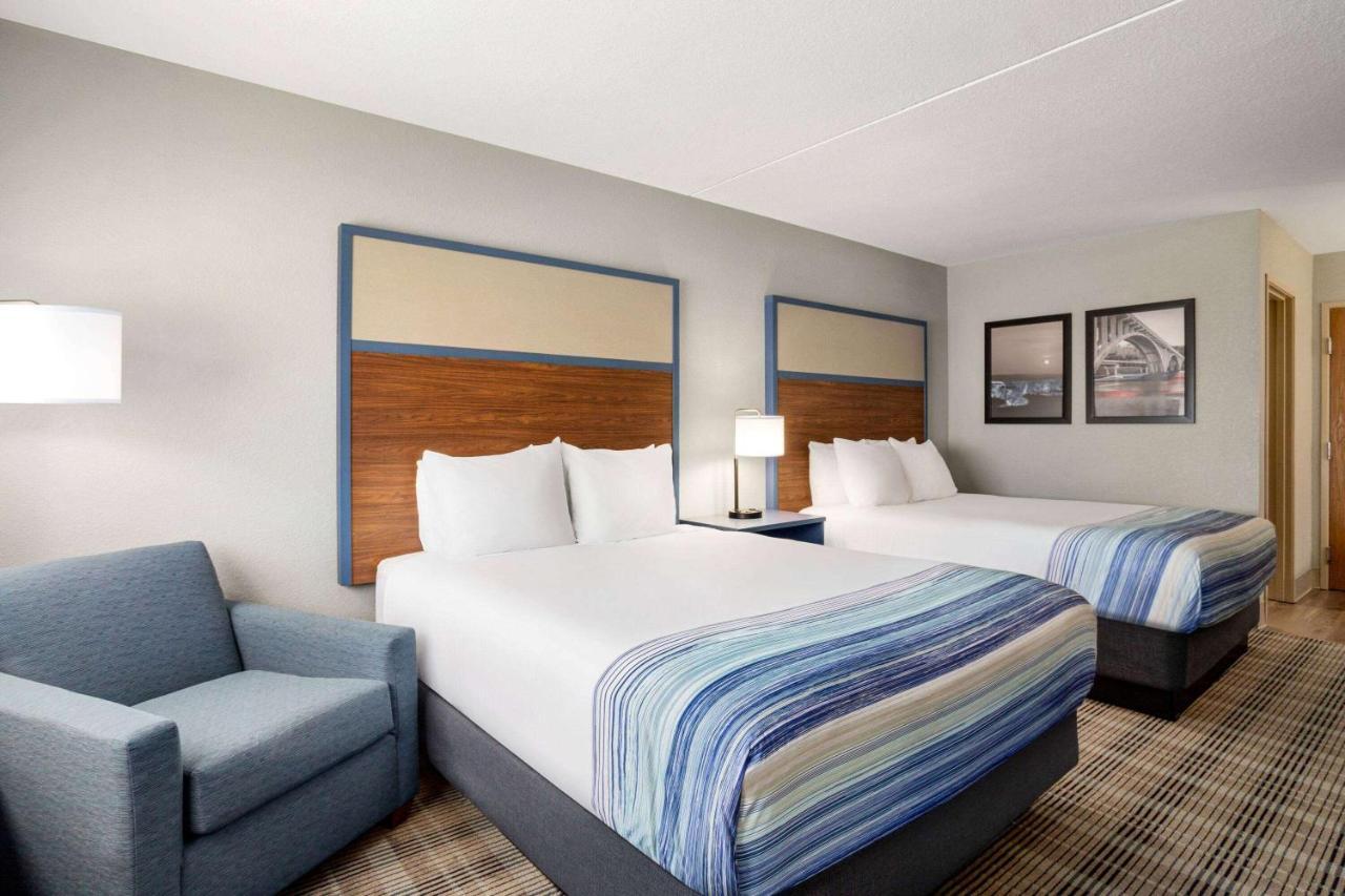 2 Queen Beds Exterior Room Non-Smoking