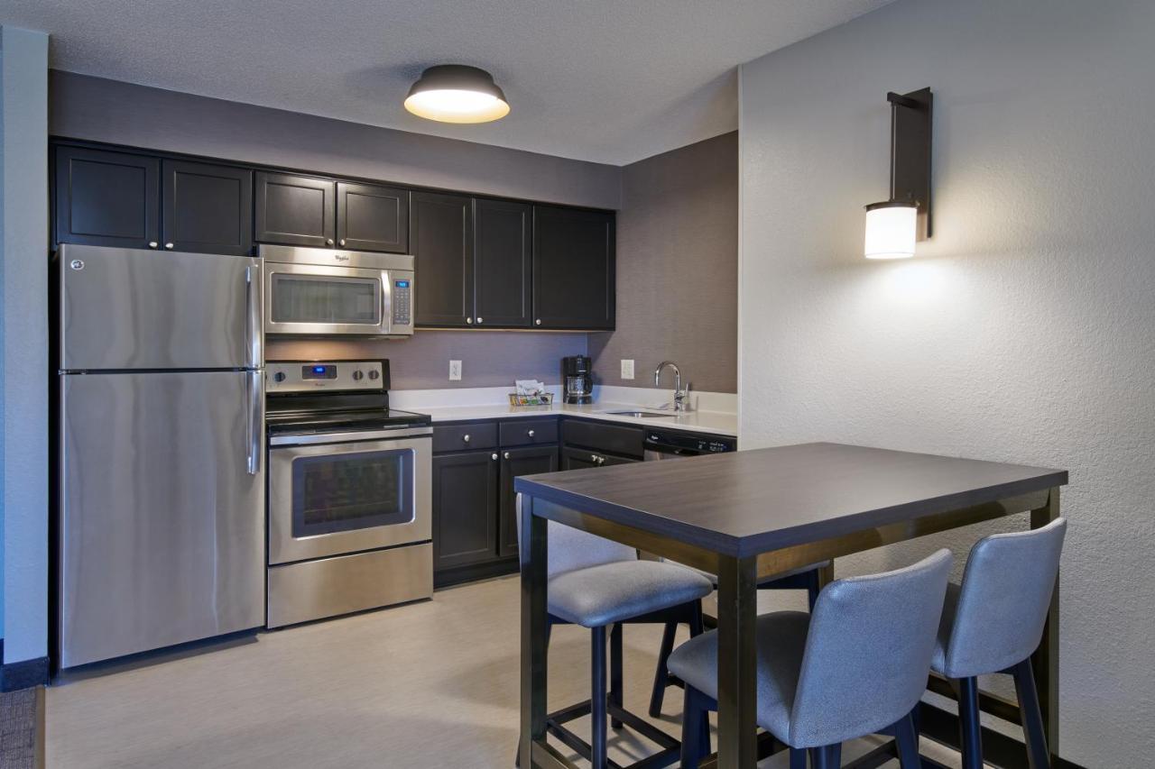 Two-Bedroom Suite Fireplace,1294065274:JPEG