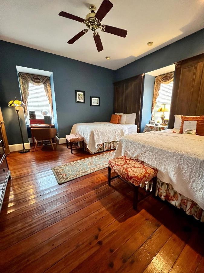 Double Queen Room