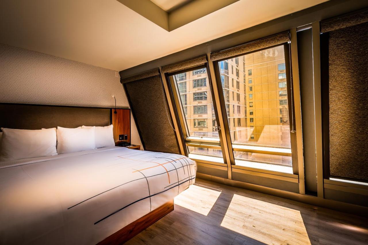 1 King Bed Premier Room Non-Smoking