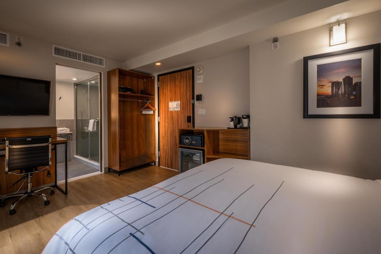 1 King Bed Premier Room Non-Smoking