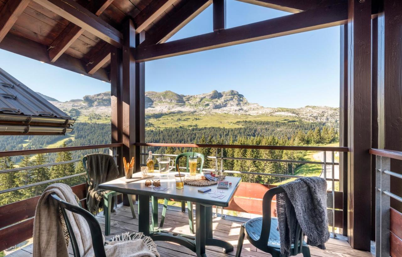 One-Bedroom Apartment Balcony Mountain View