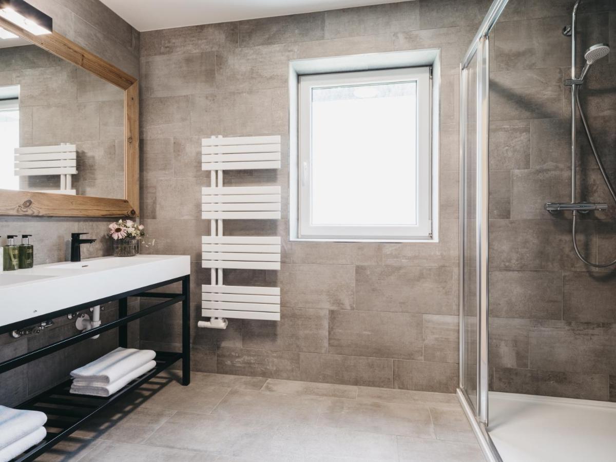 Superior One-Bedroom Apartment,1296086137:JPEG