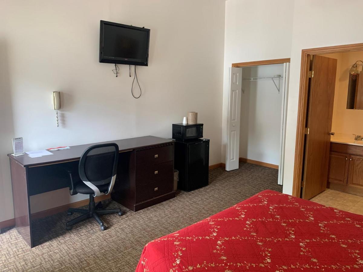 Deluxe Queen Suite