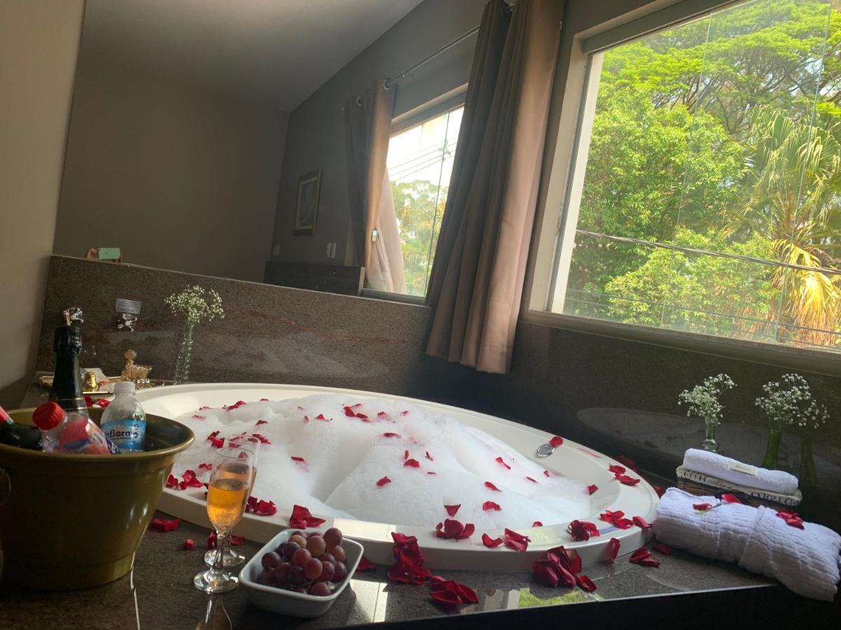 Deluxe Suite Spa Bath